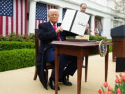 Biaya Tersembunyi Tarif Trump: Industri Indonesia Mana yang Akan Merugi? trump executive order