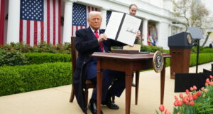 Biaya Tersembunyi Tarif Trump: Industri Indonesia Mana yang Akan Merugi? trump executive order