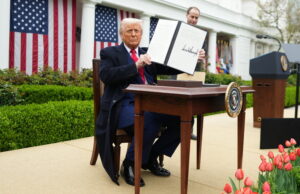 Biaya Tersembunyi Tarif Trump: Industri Indonesia Mana yang Akan Merugi? trump executive order