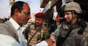 ‘Psyop’: Bagaimana Teori Konspirasi Sayap Kanan soal Penembakan Minnesota Melindungi MAGA