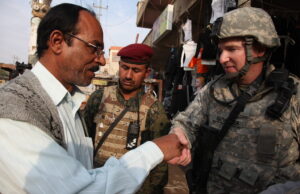 ‘Psyop’: Bagaimana Teori Konspirasi Sayap Kanan soal Penembakan Minnesota Melindungi MAGA